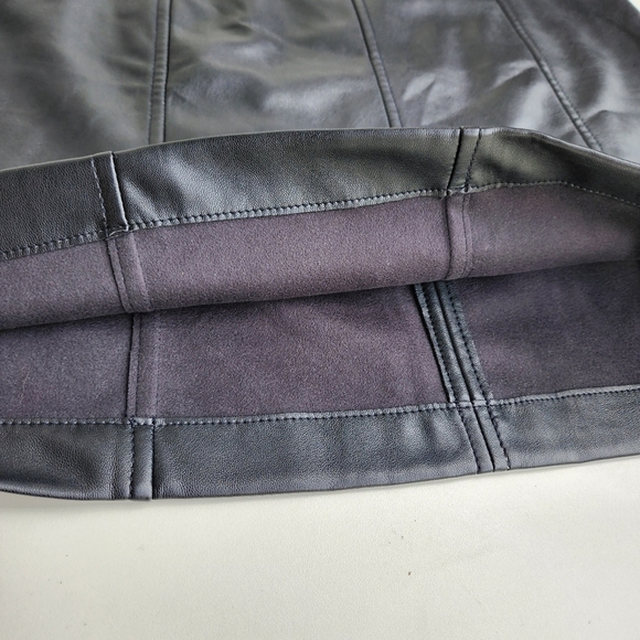 Banana Republic Women's Black Faux Leather Unlined Polyurethane Skirt Stretch 2 - Picture 2 of 10